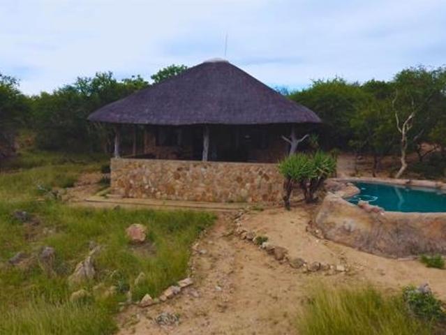 2 Bedroom House in Lissataba Private Nature Reserve