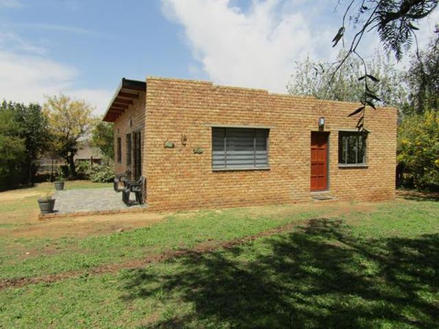 2 Bedroom House in Mnandi AH
