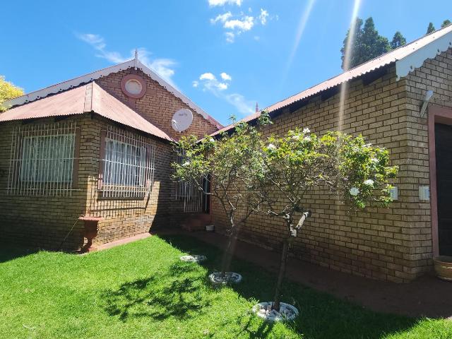 2 Bedroom House in Model Park