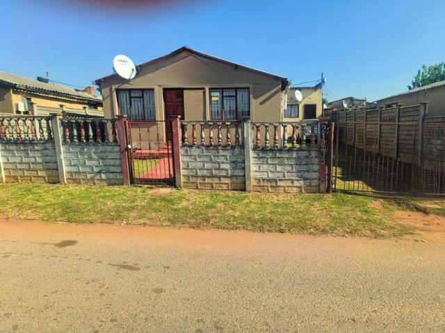 2 Bedroom House in Mofolo Central