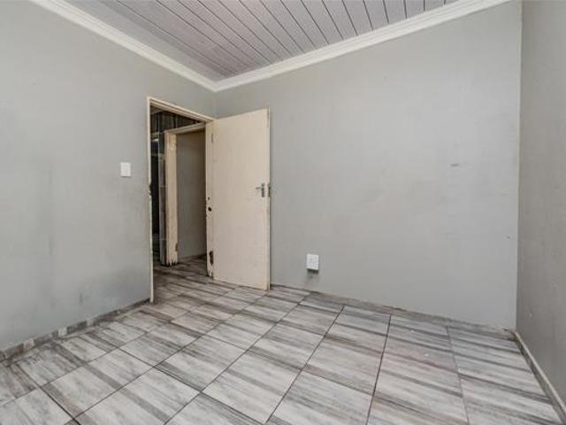 2 Bedroom House in Mohlakeng