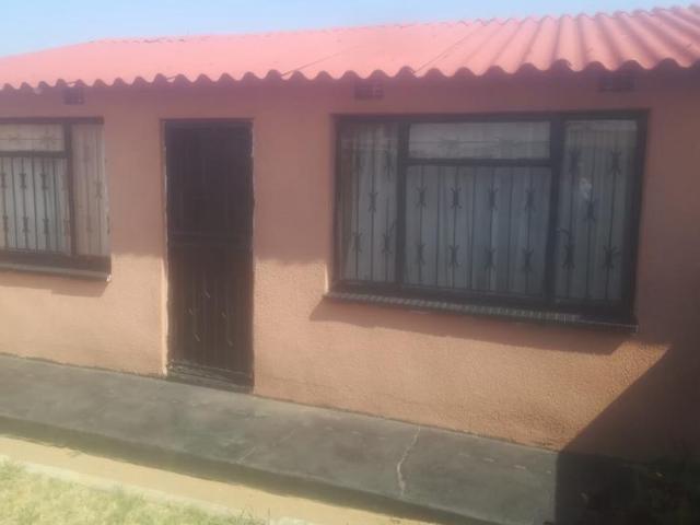 2 Bedroom House in Mohlakeng