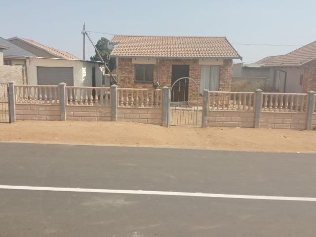 2 Bedroom House in Mohlakeng