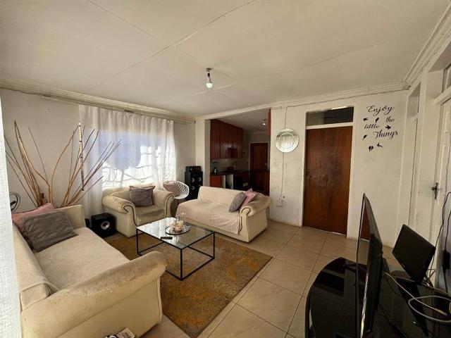 2 Bedroom House in Mohlakeng