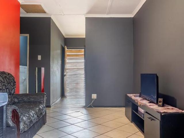 2 Bedroom House in Macassar