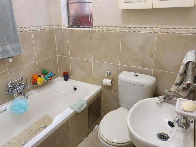 2 Bedroom House in Magalieskruin