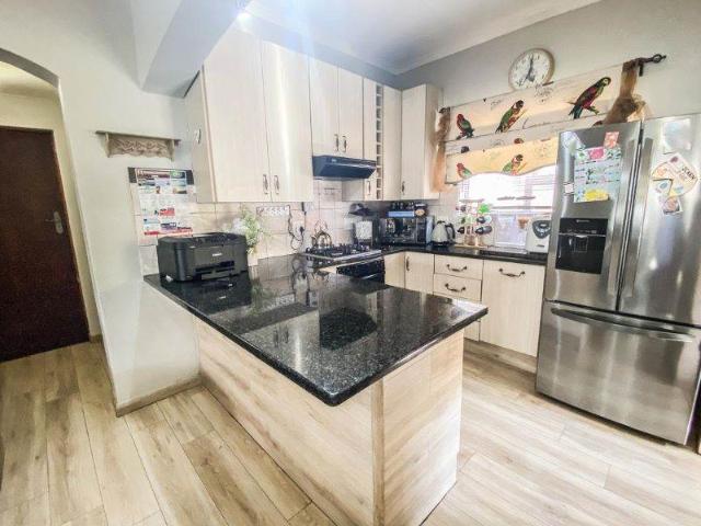 2 Bedroom House in Magalieskruin