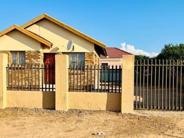 2 Bedroom House in Mahlasedi Park