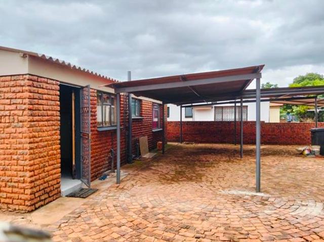 2 Bedroom House in Mahwelereng