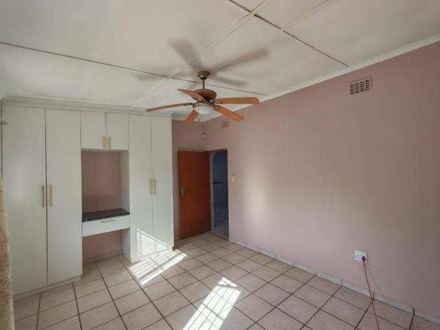 2 Bedroom House in Manaba Beach