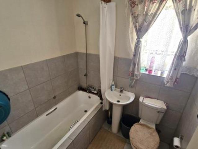 2 Bedroom House in Mandela View
