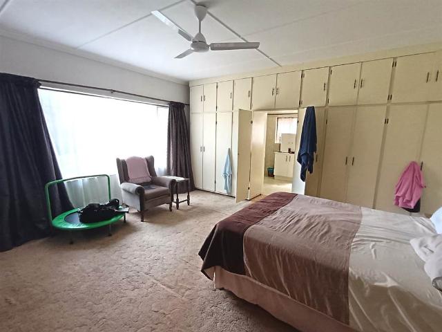 2 Bedroom House in Marina Beach