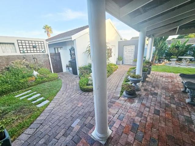 2 Bedroom House in Melkbosstrand