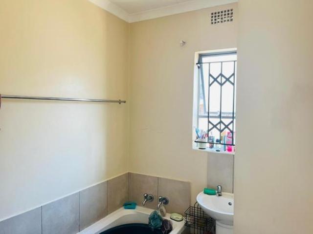 2 Bedroom House in Midfield Estate