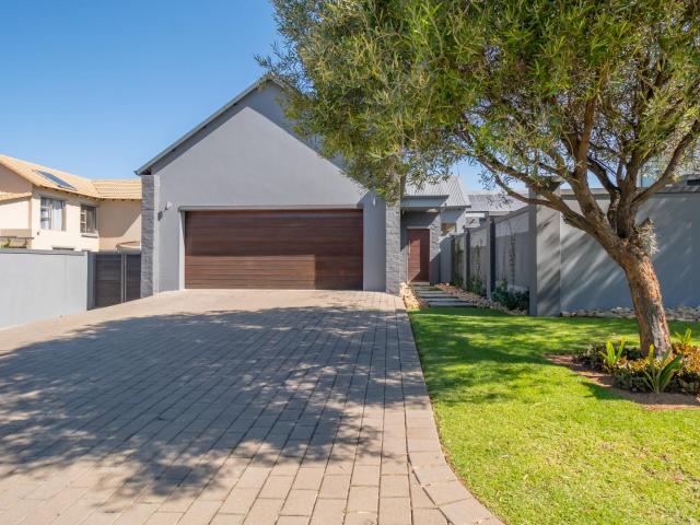 3 Bedroom House in Midstream Estate