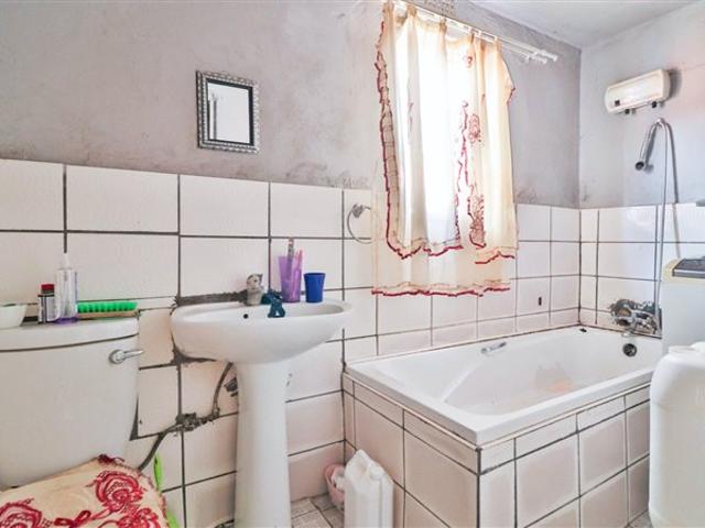 2 Bedroom House in Mpophomeni