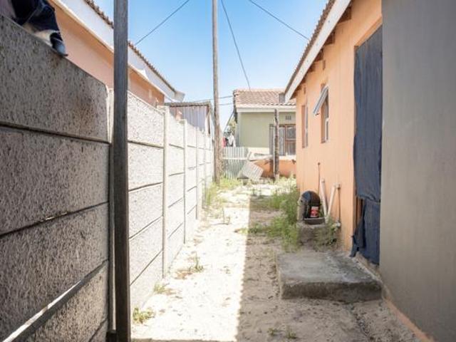2 Bedroom House in Mxolisi Phetani