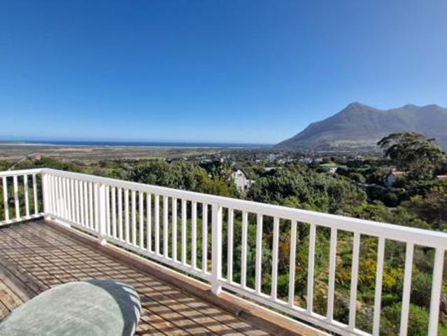 2 Bedroom House in Noordhoek