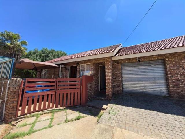 2 Bedroom House in South Ridge