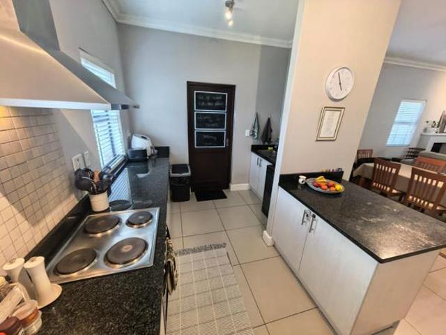 2 Bedroom House in Somerset West Central