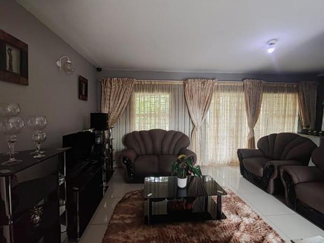 2 Bedroom House in Sonheuwel