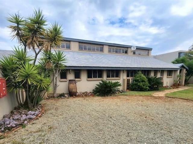 2 Bedroom House in Sable Hills Waterfront Estate