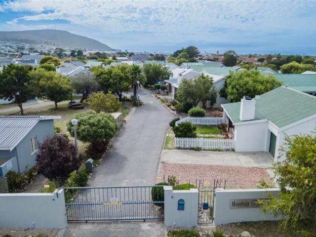 2 Bedroom House in Sandbaai