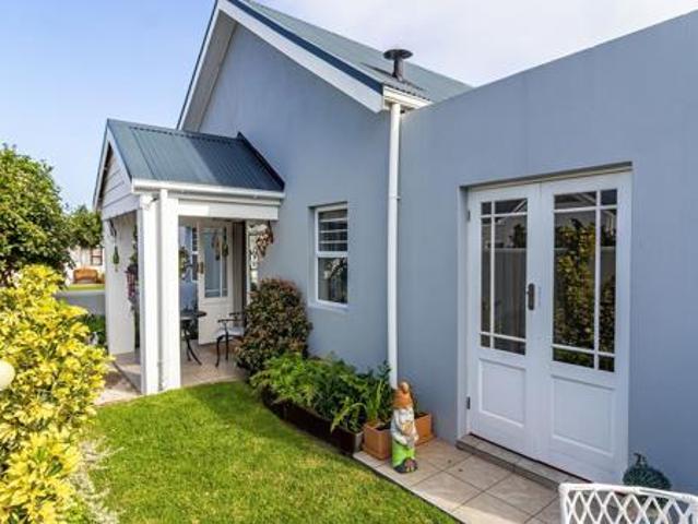 2 Bedroom House in Sandbaai