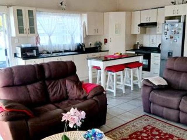 2 Bedroom House in Sandbaai