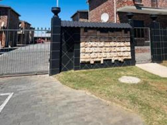 2 Bedroom House in Scheepers Heights
