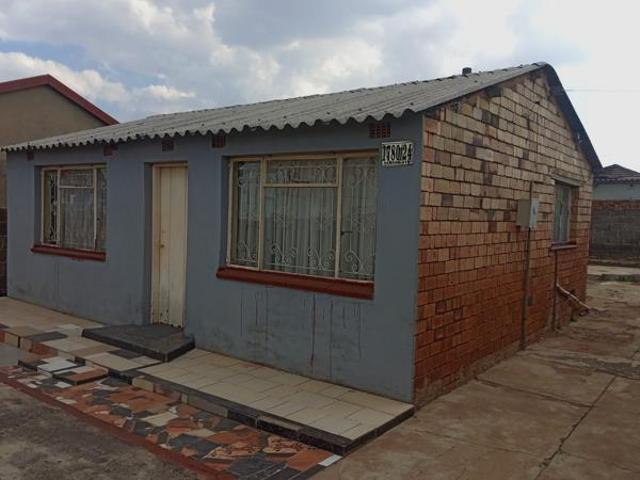 2 Bedroom House in Senaoane