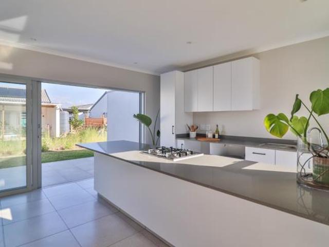 2 Bedroom House in Sheffield Beach