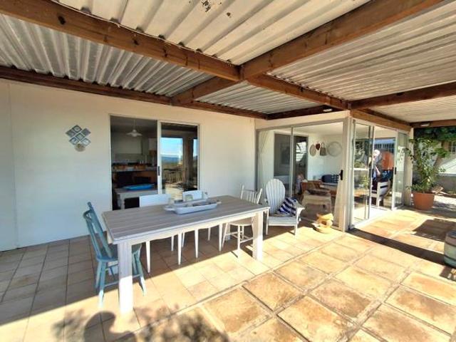 2 Bedroom House in Hannasbaai