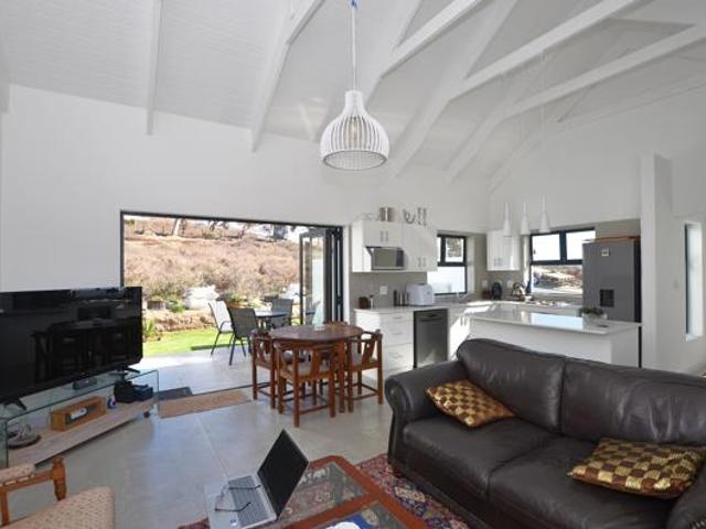 2 Bedroom House in St Helena Views