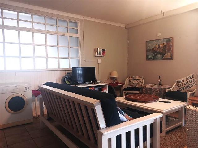 2 Bedroom House in Stilbaai