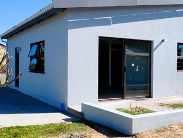 2 Bedroom House in Stompneus Bay