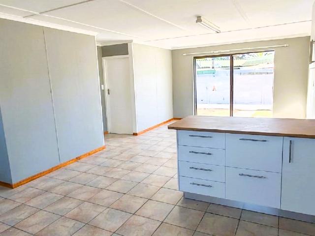 2 Bedroom House in Stompneus Bay