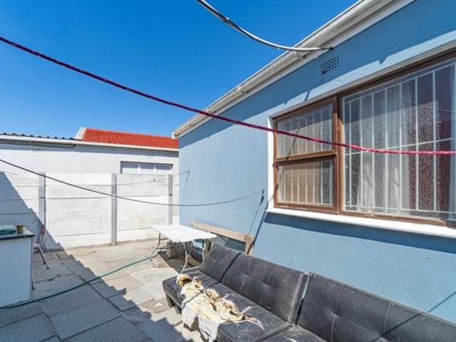 2 Bedroom House in Strandfontein