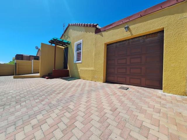 2 Bedroom House in Strandfontein