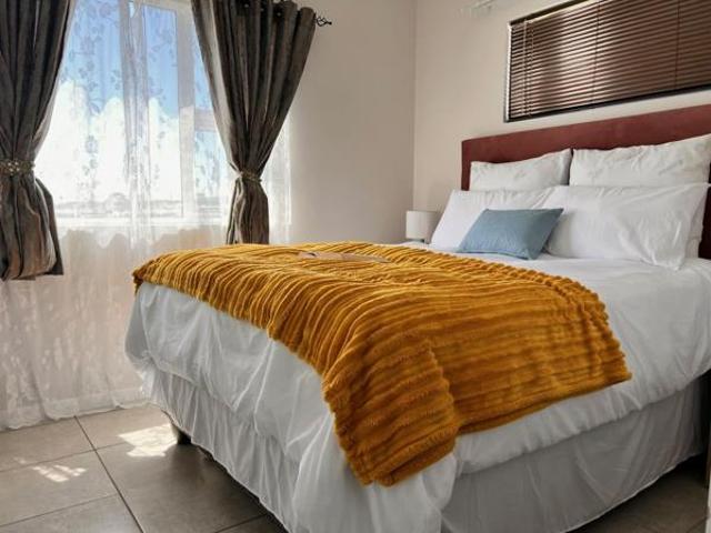 2 Bedroom House in Stratford Green