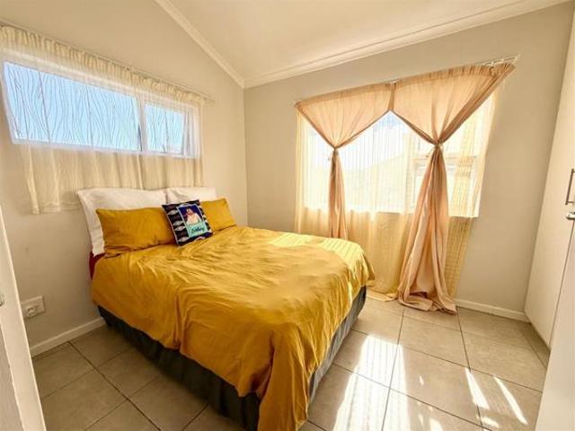 2 Bedroom House in Stratford Green