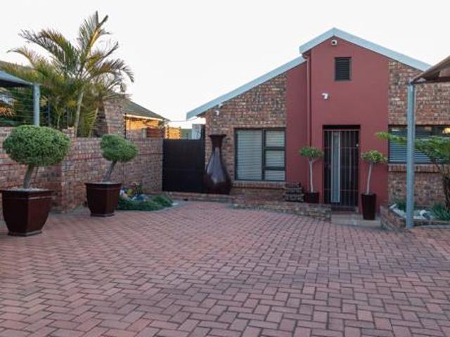 2 Bedroom House in Strelitzia Park