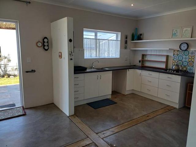 2 Bedroom House in Struisbaai