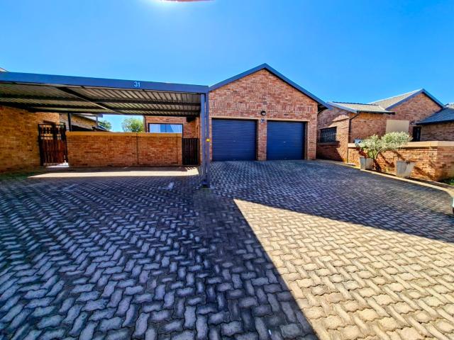 2 Bedroom House in Sugar Bush Estate