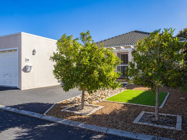 2 Bedroom House in Sunningdale