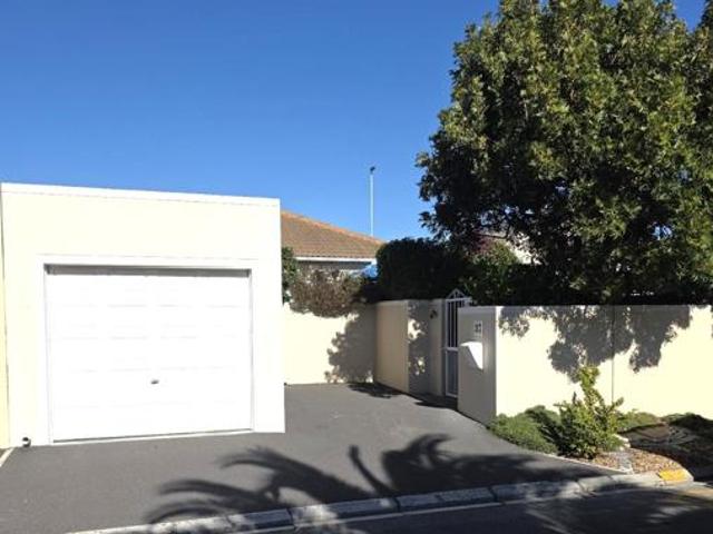 2 Bedroom House in Sunningdale
