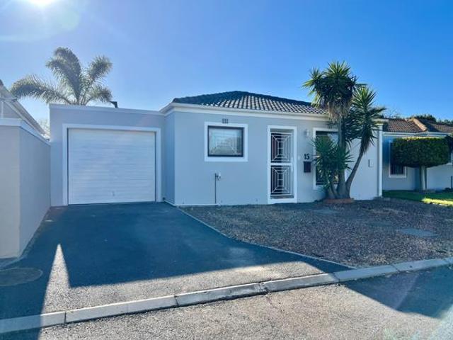 2 Bedroom House in Sunningdale
