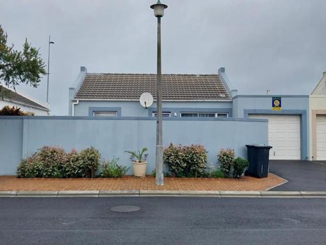 2 Bedroom House in Sunningdale