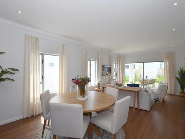 2 Bedroom House in Sunningdale