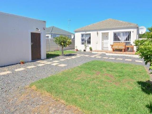2 Bedroom House in Sunningdale
